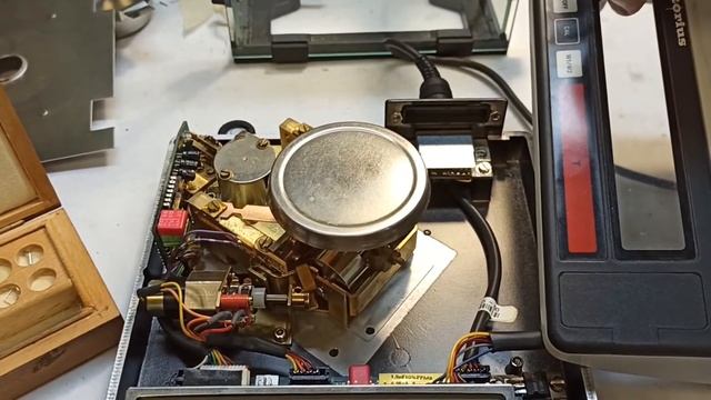 Как работает встроенная калибровочная гиря в геммологических, каратных весах Sartorius G150D смотреть онлайн