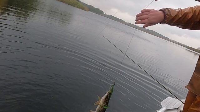 РЫБАЛКА С ГИДОМ. КАК ПОЙМАТЬ ЩУКУ ПРОСТОЙ СПОСОБ. ?? смотреть онлайн