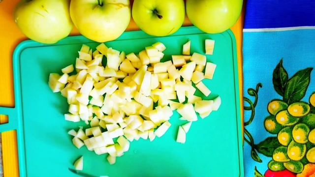 Пиріг з яблуками на сковороді. Пирог с яблоками на сковороде смотреть онлайн