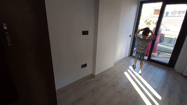 Друзья продают свою новую 1+1 в Соли! 250 м до моря! Мерсин. Турция. смотреть онлайн