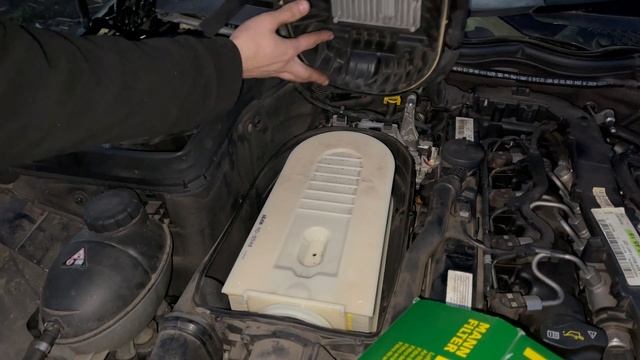 Mercedes C220 CDI FULL Filter Service Oil Air Fuel Cabin Filters Replaced How To DIY смотреть онлайн