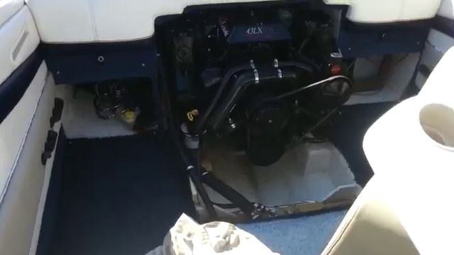Работа двигателя Bayliner 2052 LS смотреть онлайн