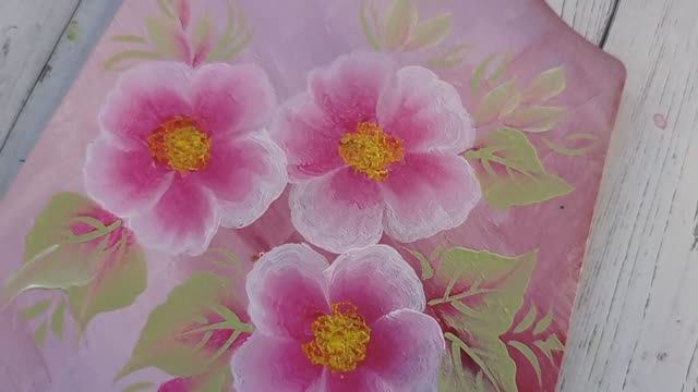 Когда нужно создать красивый и быстрый подарок, беру акриловые краски и рисую цветочки ?????? смотреть онлайн