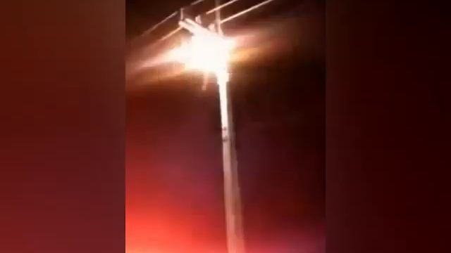 Замыкание на опоре в городе смотреть онлайн