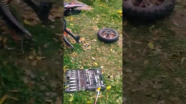 Разбор колеса? #мото #кайфуйпокамолодой #эндуро #питбайки #мотоцикл #ремонт смотреть онлайн