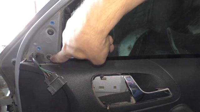 Как снять зеркало заднего вида Шкода Октавия Тур А4 смотреть онлайн