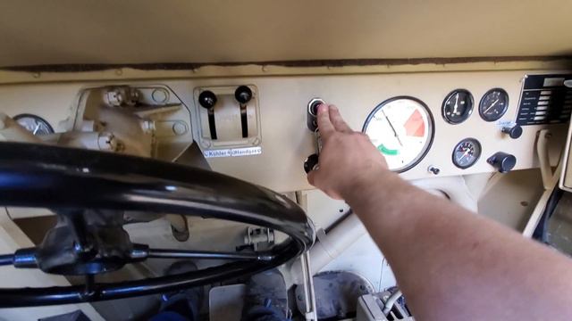 Driving the Sd.Kfz 251 смотреть онлайн