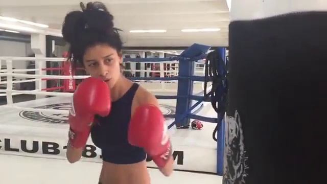 Равшана Куркова занялась боксом смотреть онлайн