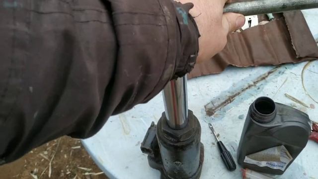Ремонт гидравлического домкрата за 5 мин. Своими руками.Repair of the hydraulic jack. смотреть онлайн