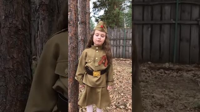 Внученька читает стихи ,написал стихи ее родной дедушка про своего отца. смотреть онлайн