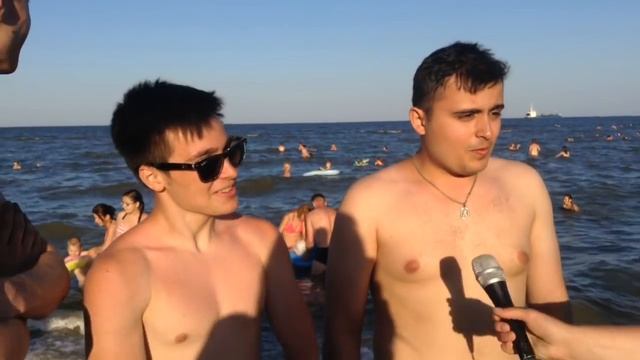 Жители удивлены количеством людей на Песчанке смотреть онлайн