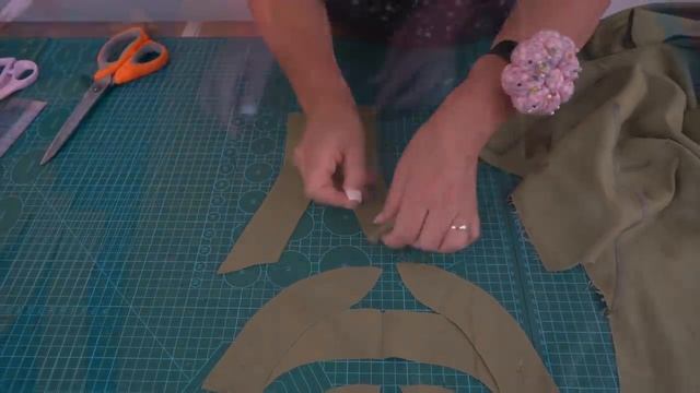 Урок 78. Обработка застежки фигурной планкой. Сто шагов портного.mp4 смотреть онлайн