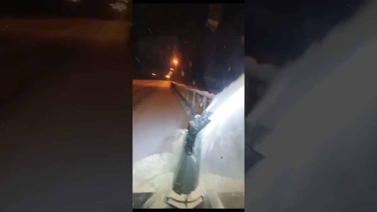 Улётный снег! Так ему и надо. #коммунальнаятехника #минипогрузчик #спецтехника смотреть онлайн