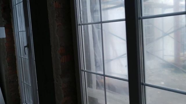 Тонкие кирпичные стены утепляются пенопластом 150мм под будущую облицовку клинкерной плиткой