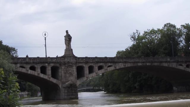 Мюнхен. Река Изар после дождя. смотреть онлайн