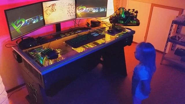 Raz3r D3sk - Celebrating the end with my daughter :) смотреть онлайн