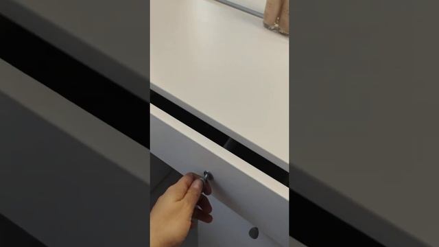 Гримерный столик серия 3.1 консольная 100*100, зеркало в раме 100*80 смотреть онлайн