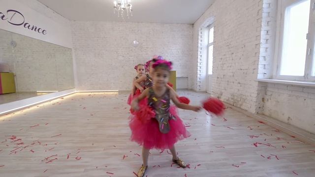 Chocolate детский танец. Smiles Dance Studio. Pearls of Europe. смотреть онлайн