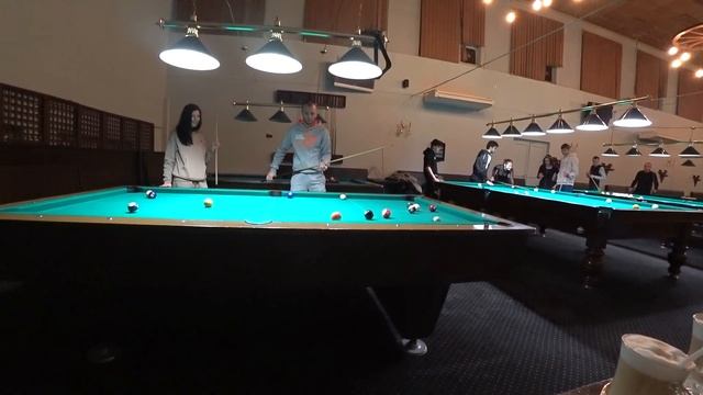 Играем в Бильярд с Машей и Дашей :) смотреть онлайн