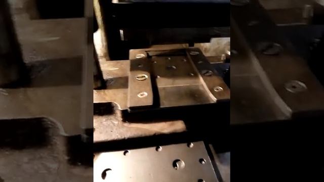 Перфорированный крепеж вырубка 6-ти отверстий смотреть онлайн