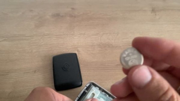 Ключ-карта замена батарейки Рено Меган 4 | Талисман | Еспейс 5 | Сценик 4 . Заміна батарейки Renaul