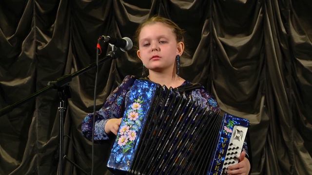 Динара Вдовина 10 лет - "Вот кто-то с горочки спустился"г. Новосибирск смотреть онлайн