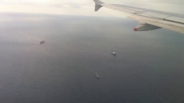 Aeroplane landing at Barcelona (BCN) airport смотреть онлайн