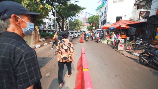 First Time in INDONESIA!! / Jakarta is Full of Surprises! / Indonesian Street Food Tour 2023 смотреть онлайн