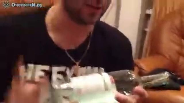 Как вытащить пробку из бутылки. смотреть онлайн