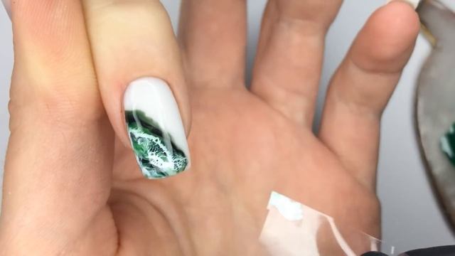 ??Малахит на ногтях / Текстура натурального камня / Дизайн ногтей по мокрому смотреть онлайн