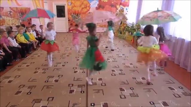танец с зонтиками