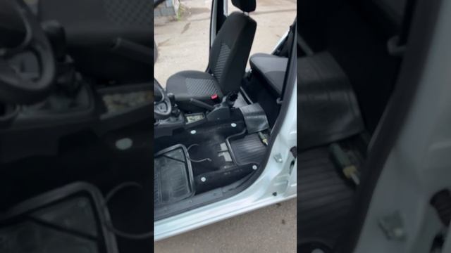 Установка модельных авто чехлов Лада гранта 2019 г. выпуска смотреть онлайн