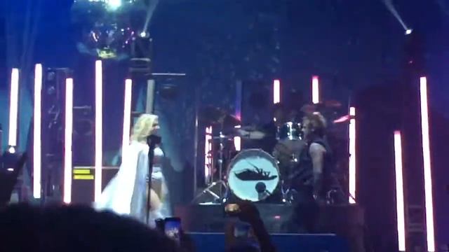 Papa Roach - Gravity Live Ft. (Maria Brink)