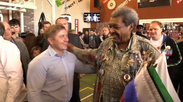 Дон Кинг: "Лайфньюс!! Виталий!" Дон Кинг рад видеть меня))) 2014 год смотреть онлайн