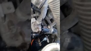 Подтекает термостат на Рено Логан.Замена резинки термостата.