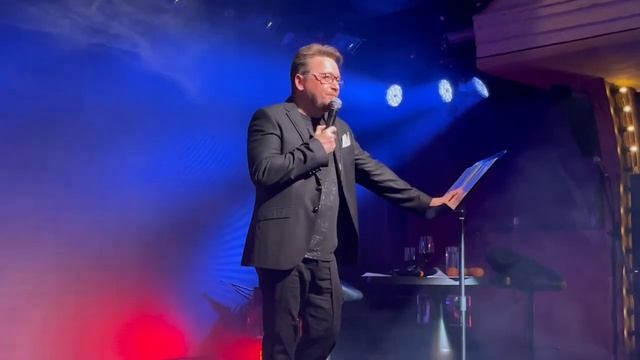 На что мы тратим жизнь? Фрагмент поэтического моноспектакля Владимира Глазунова в Москве смотреть онлайн