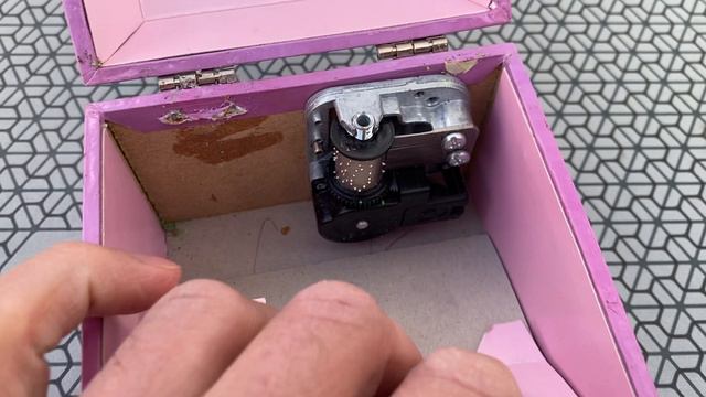 Неизвестная уникальная шкатулка со старинным механизмом