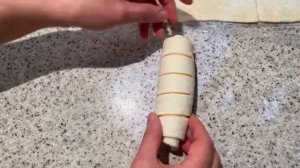 СОСИСКИ В СЛОЁНОМ ТЕСТЕ С СЫРОМ!