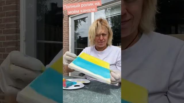Картина в исполнении новичка. Цветы рисуем трубочками и ватными палочками. смотреть онлайн