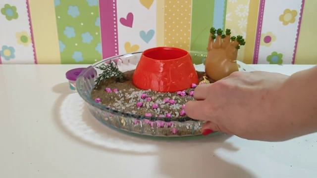 Игра с динозаврами в песке и вулкан! Называем динозавров вместе! смотреть онлайн