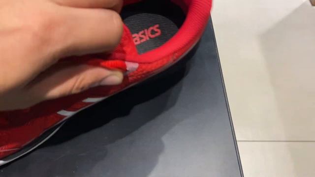 ASICS - UPCOURT 5 MENS INDOOR VOLLEYBALL SHOES - CLASSIC RED/BEET JUICE смотреть онлайн