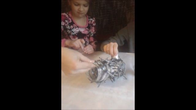 Делаем сами подставку под карандаши с помощью банки и гирлянды. смотреть онлайн