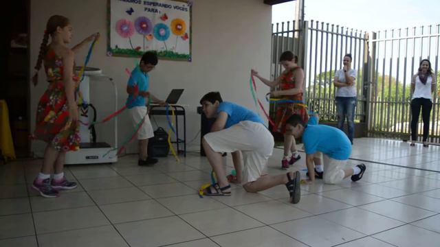 II MOSTRA CULTURAL ALUNOS MATUTINOS - OQUE É OQUE É - ESCOLA LEO KANNER - AMA MARINGA смотреть онлайн