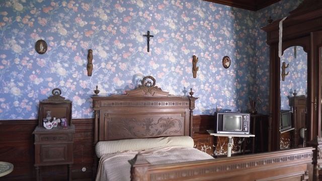 On a filmé ce MANOIR de LUXE ABANDONNÉ... (Il reste tout) смотреть онлайн