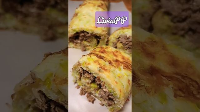 Блины с вишневым топпингом