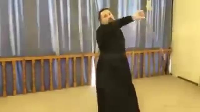 Танец к юбилею Гундяева рассмешил пользователей Сети смотреть онлайн