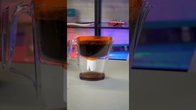 Пропускаем колу через фильтр для воды