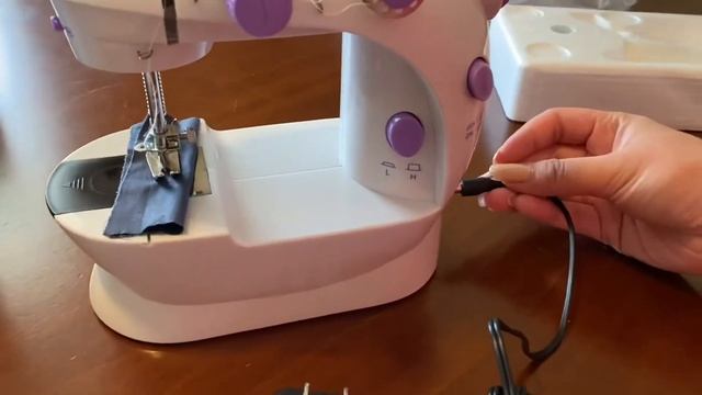 UNBOXING MINI SEWING MACHINE SM-202A смотреть онлайн