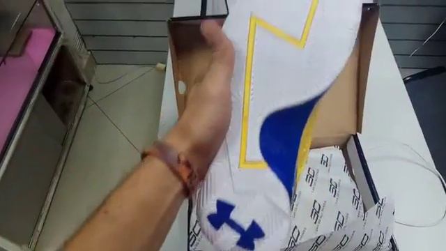 Баскетбольные кроссовки Under Armour Curry One смотреть онлайн