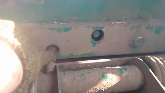 Пресс подборщик Fortschritt! Как натянуть цепь на подающем устройстве? смотреть онлайн